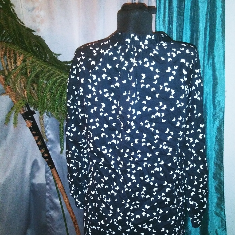 IM SORRY THIS IS SOLD Old Navy Butterfly 🦋 printed blouse